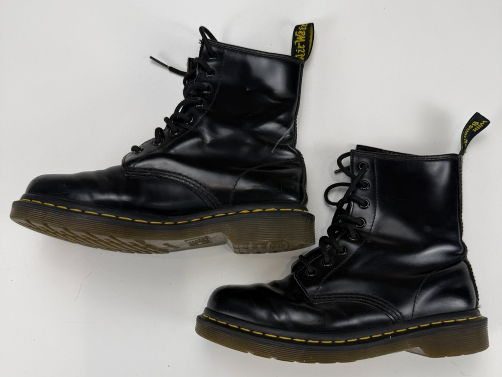 Dr Martens 1460 Boots Mens 7 Womens 8 Black Leather 8 Eye AirWair